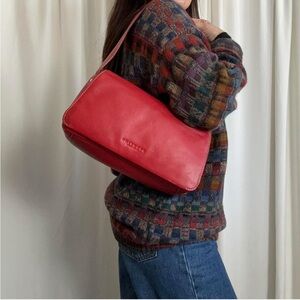 Reaction Kenneth Cole Leather Shoulder bag red with a vintage vibe.